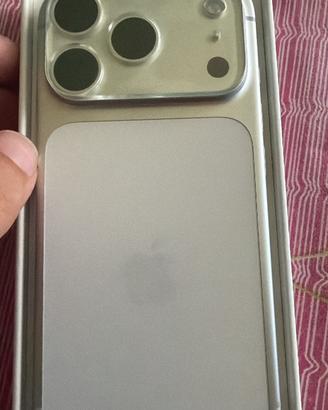 Iohone 17 pro pari al nuovo tenuto veramente bene