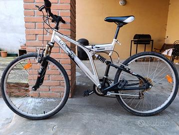 bicicletta MTB ammortizzata