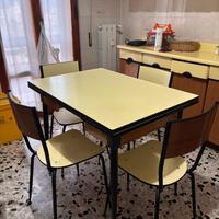 TAVOLO e sedie SALVARANI in formica 