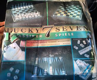 Giochi in scatola: scacchi,dama,dadi,domino,carte