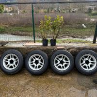 Cerchi in lega con gomme