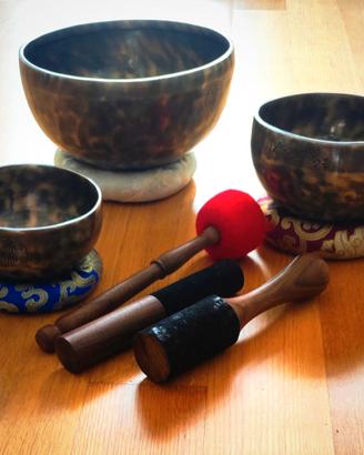 FULL MOON SET DI 3 CAMPANE TIBETANE FORGIATE A MAN
