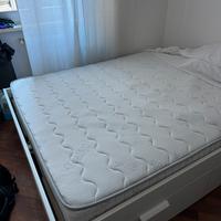 Letto BRIMNES IKEA, materasso e armadio