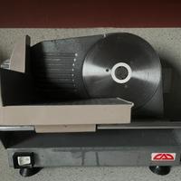Affettatrice elettrica marca CAD