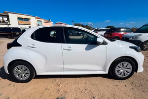 Toyota yaris active 2025