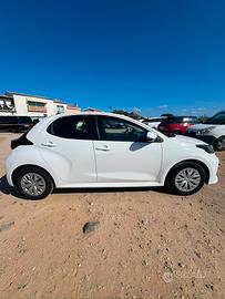 Toyota yaris active 2025