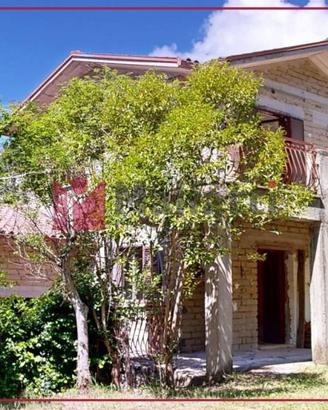 Villa di 280 m² con più di 5 locali e box auto a T