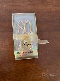 Apribottiglia segnaposto 80 anni