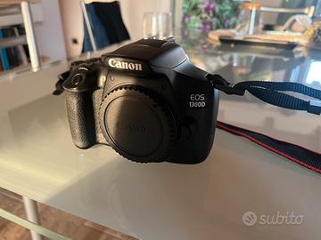 CANON 1300D reflex macchina fotografica