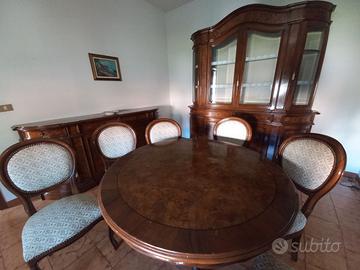 Sala da pranzo completa