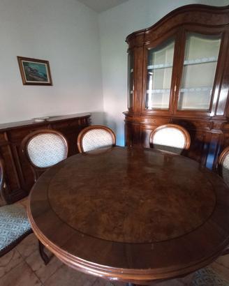 Sala da pranzo completa
