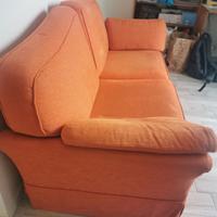 Divano arancione