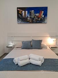 Via Appio, Centrale, accanto Metro A