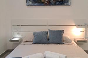 Via Appio, Centrale, accanto Metro A