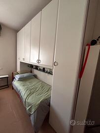 Armadio a ponte bianco