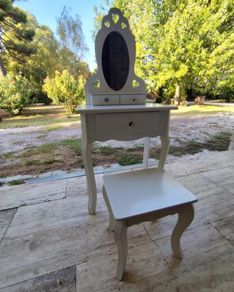 Mobiletto da trucco con specchio per bambina 