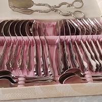 servizio posate antiche.