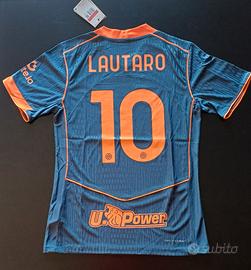 Maglia Inter Terza Arancione 2023-24 Lautaro Martinez, Replica Autorizzata Per Bambino, Uomo E Adulto