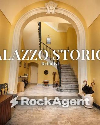 Palazzo / Stabile di 313 m² con più di 5 locali a 