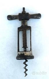 Antico cavatappi ferro con meccanismo su maniglia