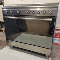 piano cotture 5fuochi SMEG con ampio forno