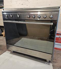 piano cotture 5fuochi SMEG con ampio forno