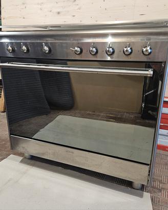 piano cotture 5fuochi SMEG con ampio forno 