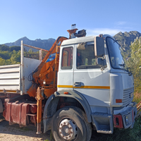 Camion iveco 3 assi con gru e ribaltabile 190-26