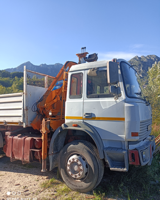 Camion iveco 3 assi con gru e ribaltabile 190-26