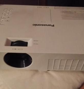 Videoproiettore Panasonic proiettore 2200 lumens