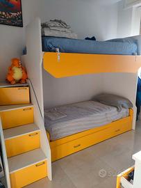 Letto a castello con scale contenitore
