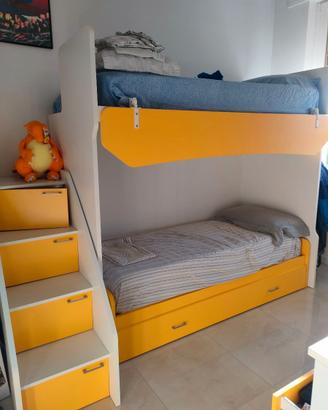 Letto a castello con scale contenitore