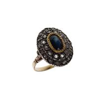 Anello in stile antico, con diamanti e zaffiro cen