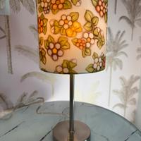 Lampada da tavolo Thun con paralume floreale