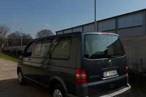 Volkswagen transporter T5 caravelle 9 posti TDI