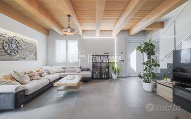 Villa Plurifamiliare di Prestigio con Piscina