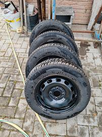 4 gomme da neve con cerchi di 14 per Fiesta