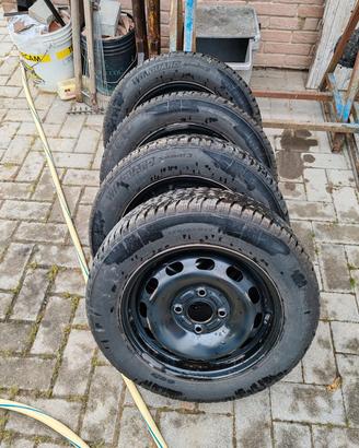 4 gomme da neve con cerchi di 14 per Fiesta