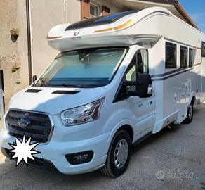 Camper semintegrale con veranda gonfiabile