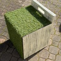 Seggioline e tavolini in multistrato smaltato