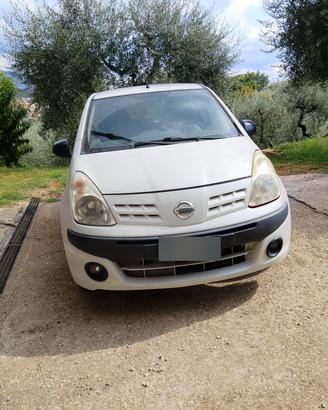 auto Nissan Pixo