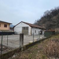 Capannone e area scoperta