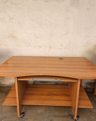 Scrivania in legno