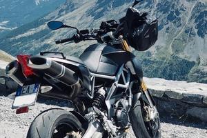 Aprilia Dorsoduro 750