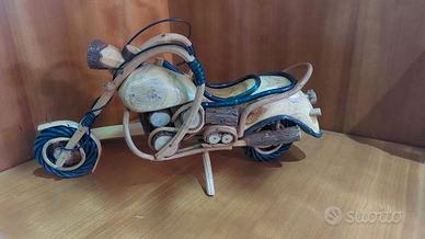 Moto artigianale in legno