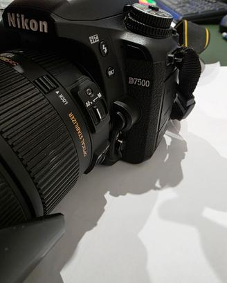 Nikon 7500