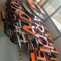 insegna lettere scatolate anni 70'