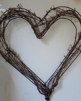Tutore a forma di cuore per sostenere le piante