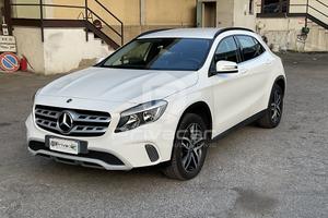 MERCEDES GLA 200 Premium