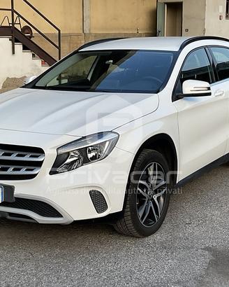 MERCEDES GLA 200 Premium